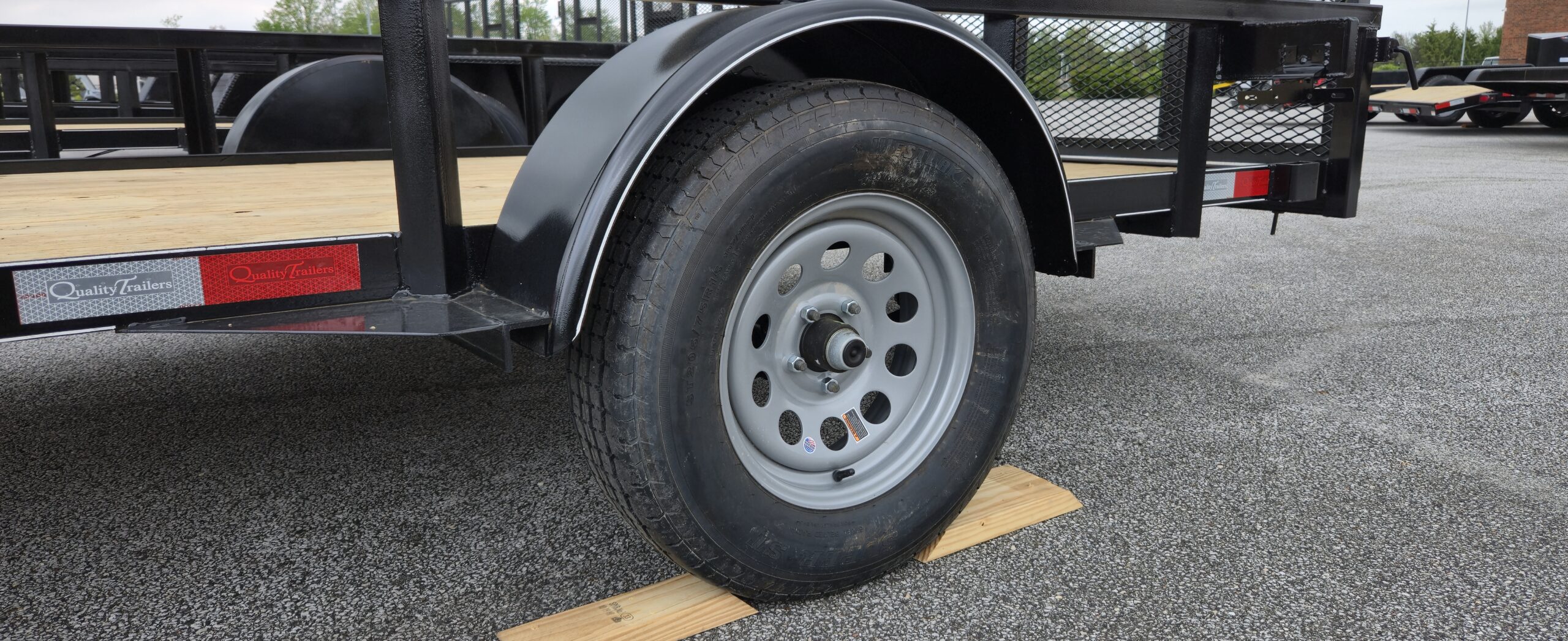 77x12 quality landscape trailer for sale wheel fender detail